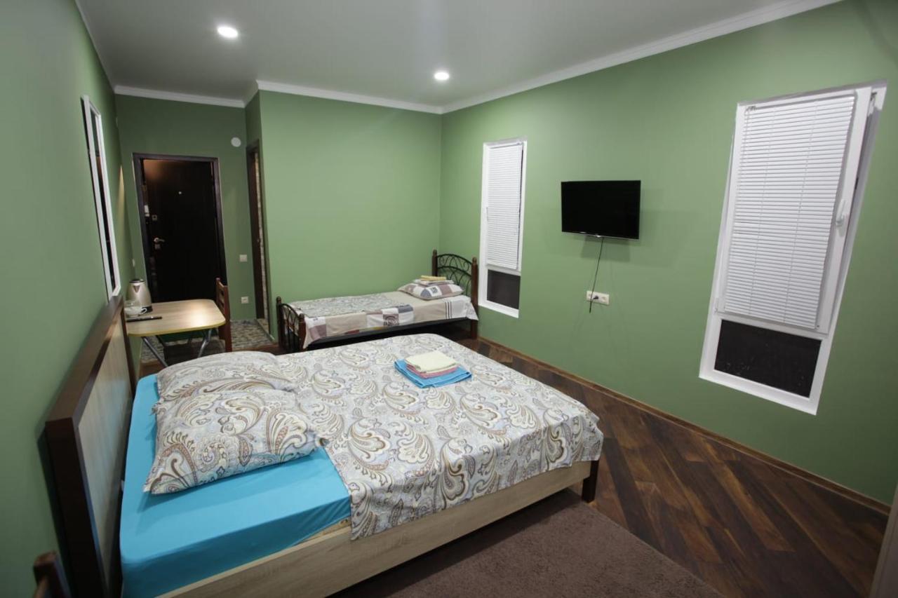 John'S Hotel Сухуми Екстериор снимка