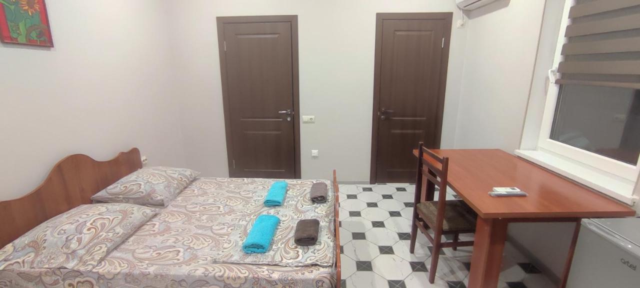 John'S Hotel Сухуми Екстериор снимка