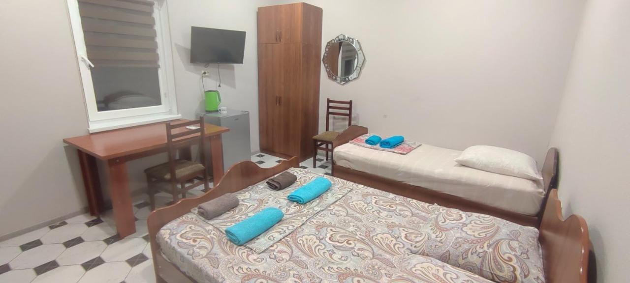 John'S Hotel Сухуми Екстериор снимка