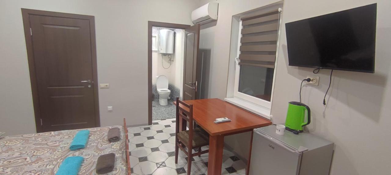 John'S Hotel Сухуми Екстериор снимка